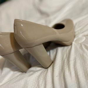 Nude High Heels (Sz 8)